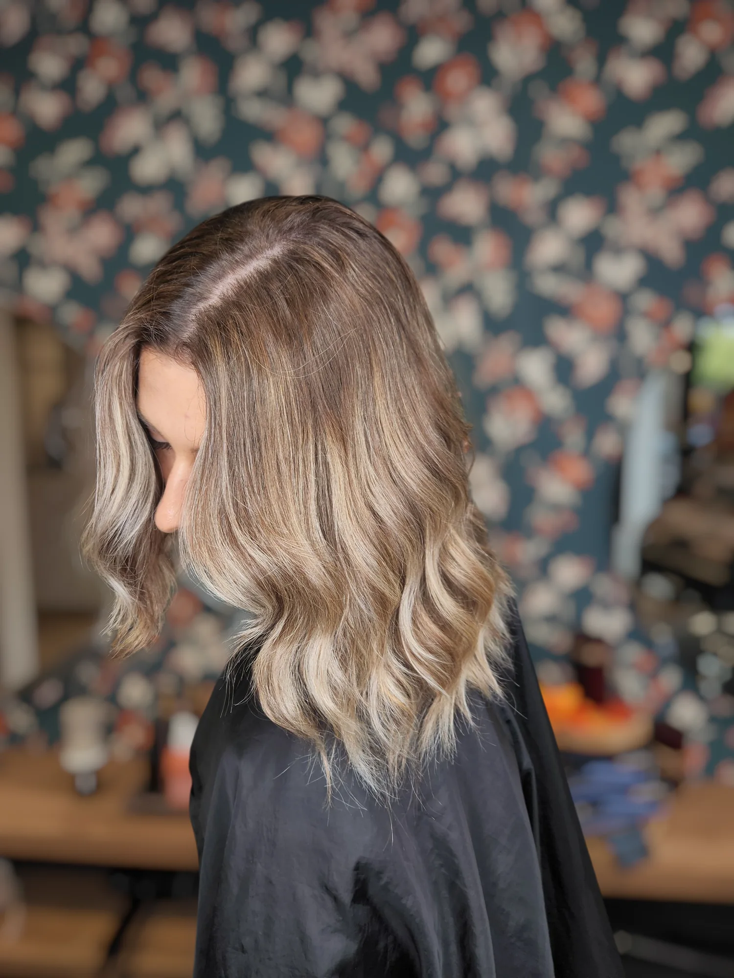 Balayage blond aux nuances froides sur cheveux longs